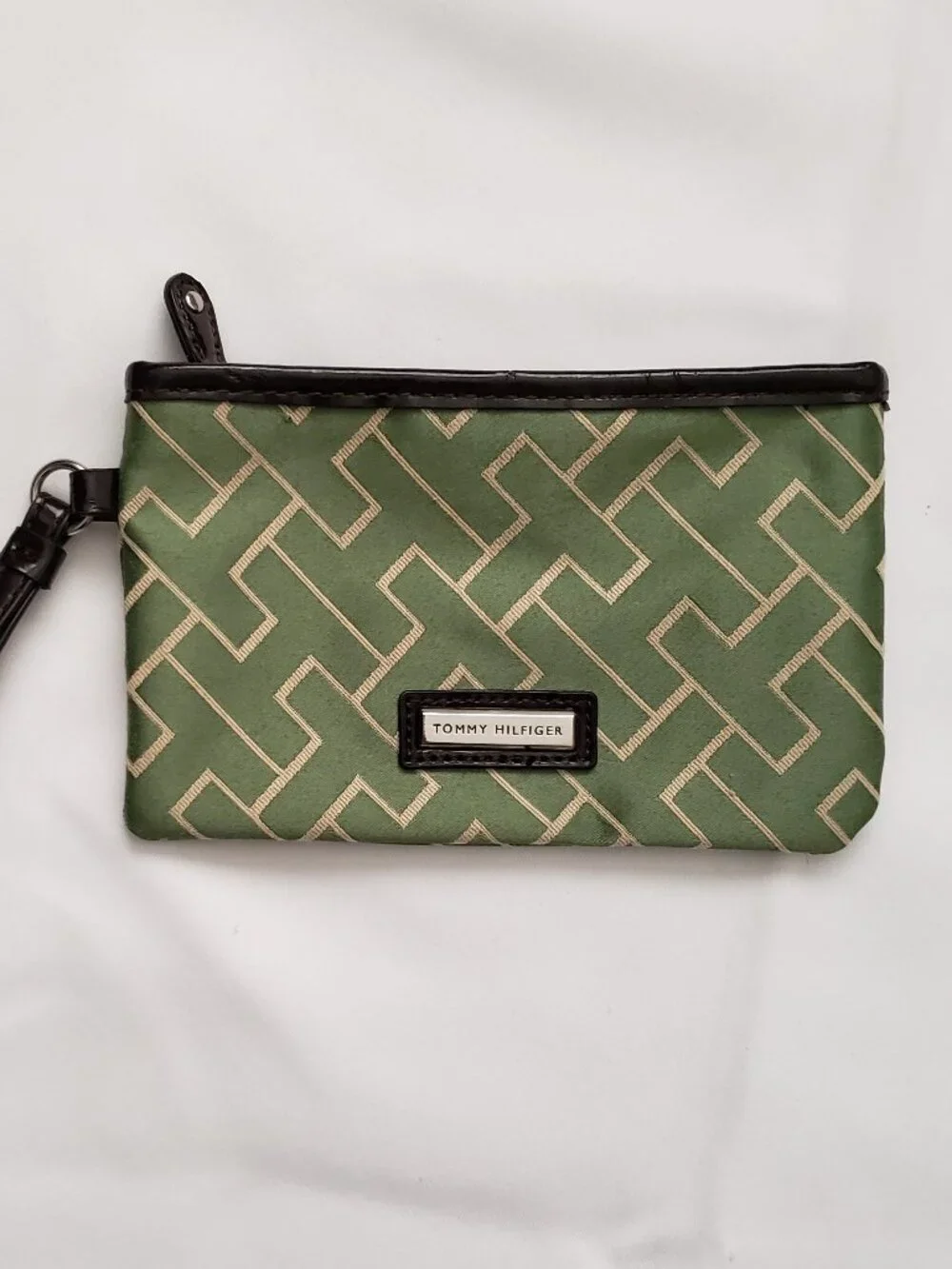 Tommy Hilfiger logo small green wristlet zipper closure